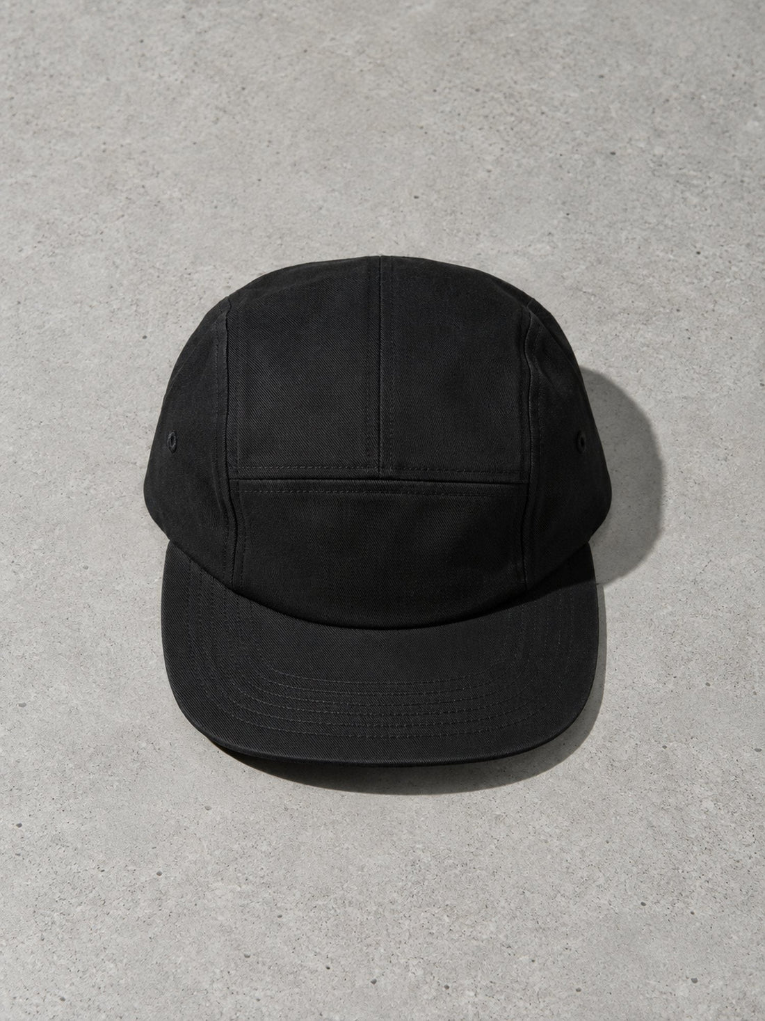 à plat sur béton