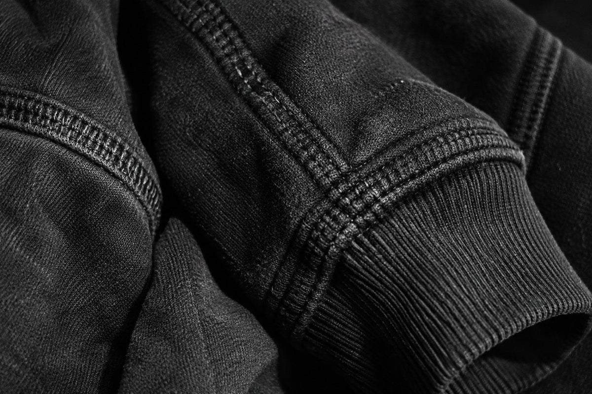 Coutures triples d'un hoodie NARVO